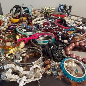 4.5LB Lot of Vintage Jewelry Wearable Bracelets in Good Condition